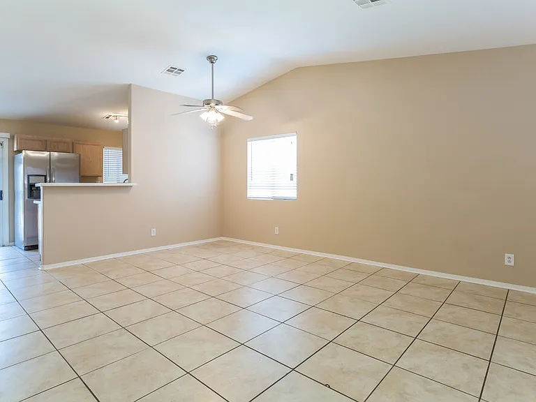 4026 W Red Coach Ave — Photo 2