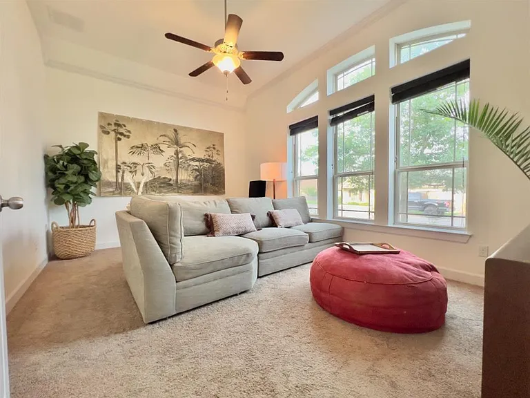 300 Grafton Ln — Photo 22