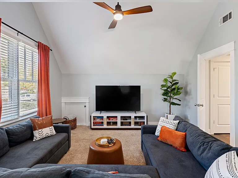 1109 Lawrence Ave — Photo 30