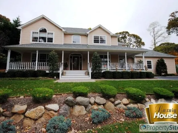 2050 N Wading River Rd, Wading River, NY 11792