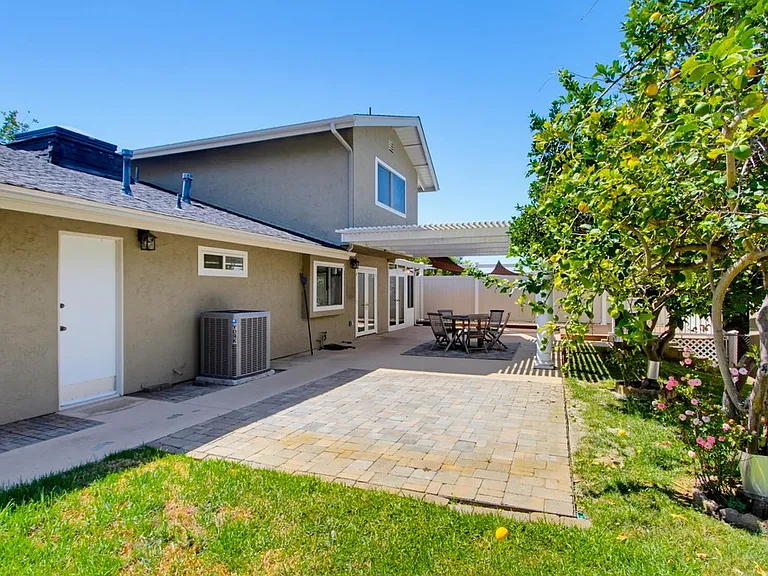 2039 Lemon Ave — Photo 38