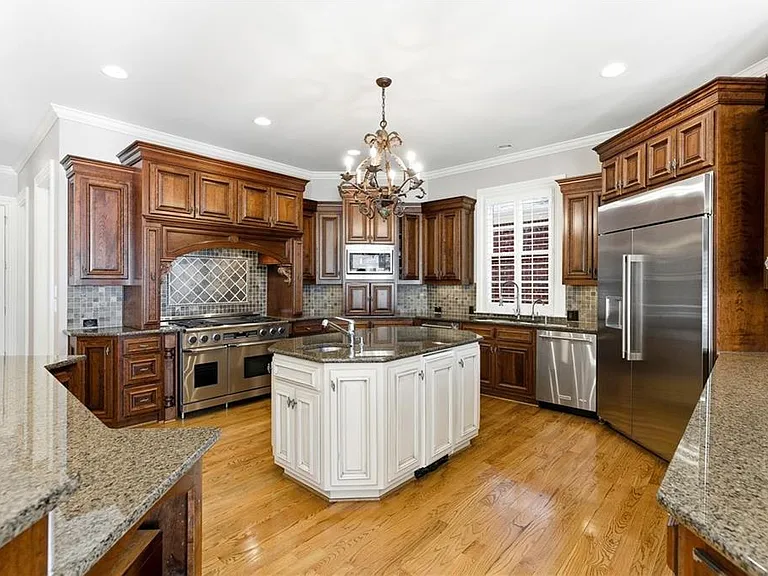 6335 Howell Cobb Ct — Photo 10