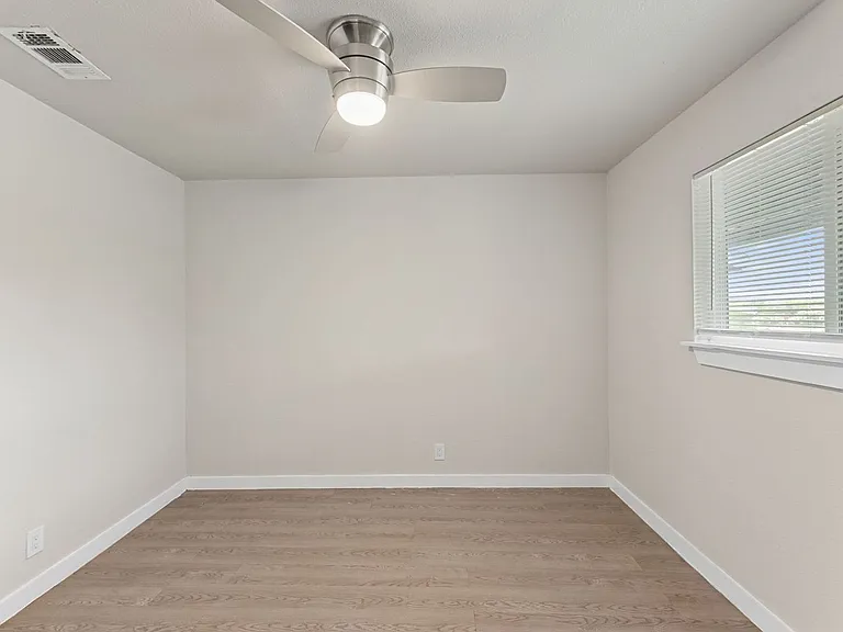 6812 S Congress Ave — Photo 33