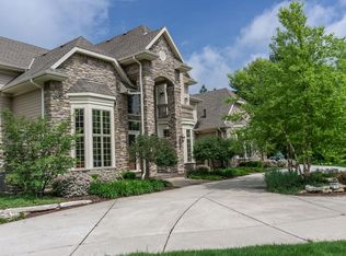 N65W29960 Trumpet Ln, Hartland, WI 53029