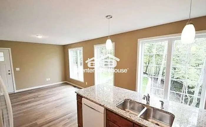 1305 Flag Ave N #2 — Photo 5