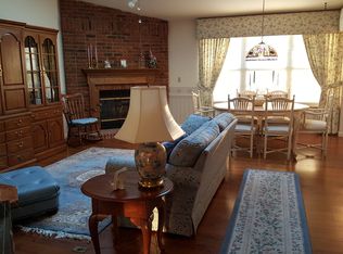 747 Woodside Trails Dr, Ballwin, MO 63021