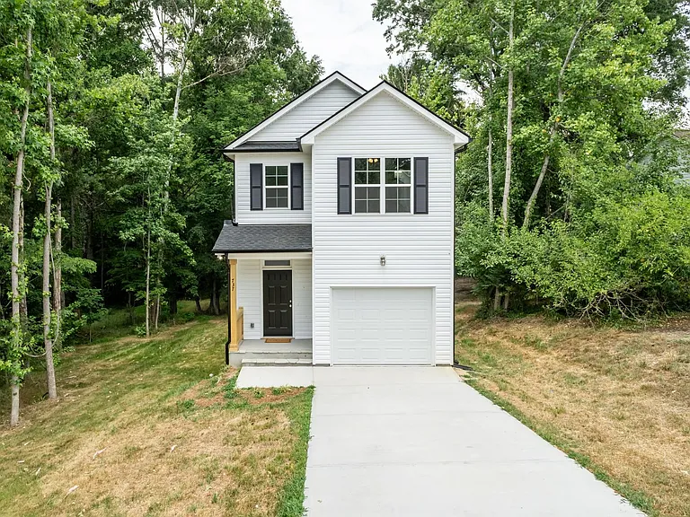 737 Grover Ln — Photo 2