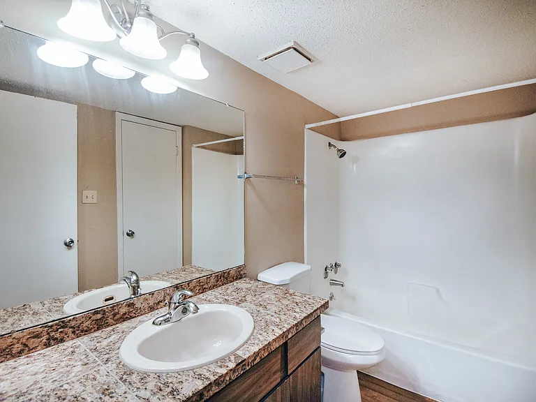 Parkwood Apartments — Photo 13