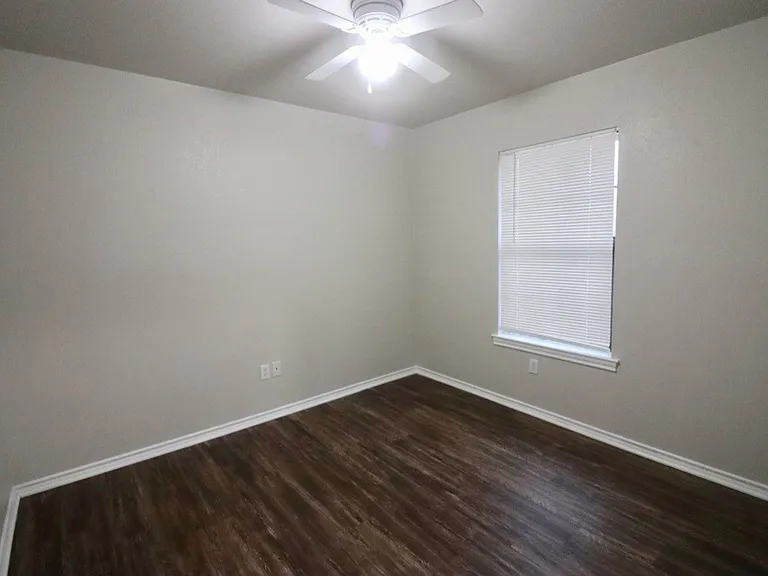 1124 W Spring St — Photo 12