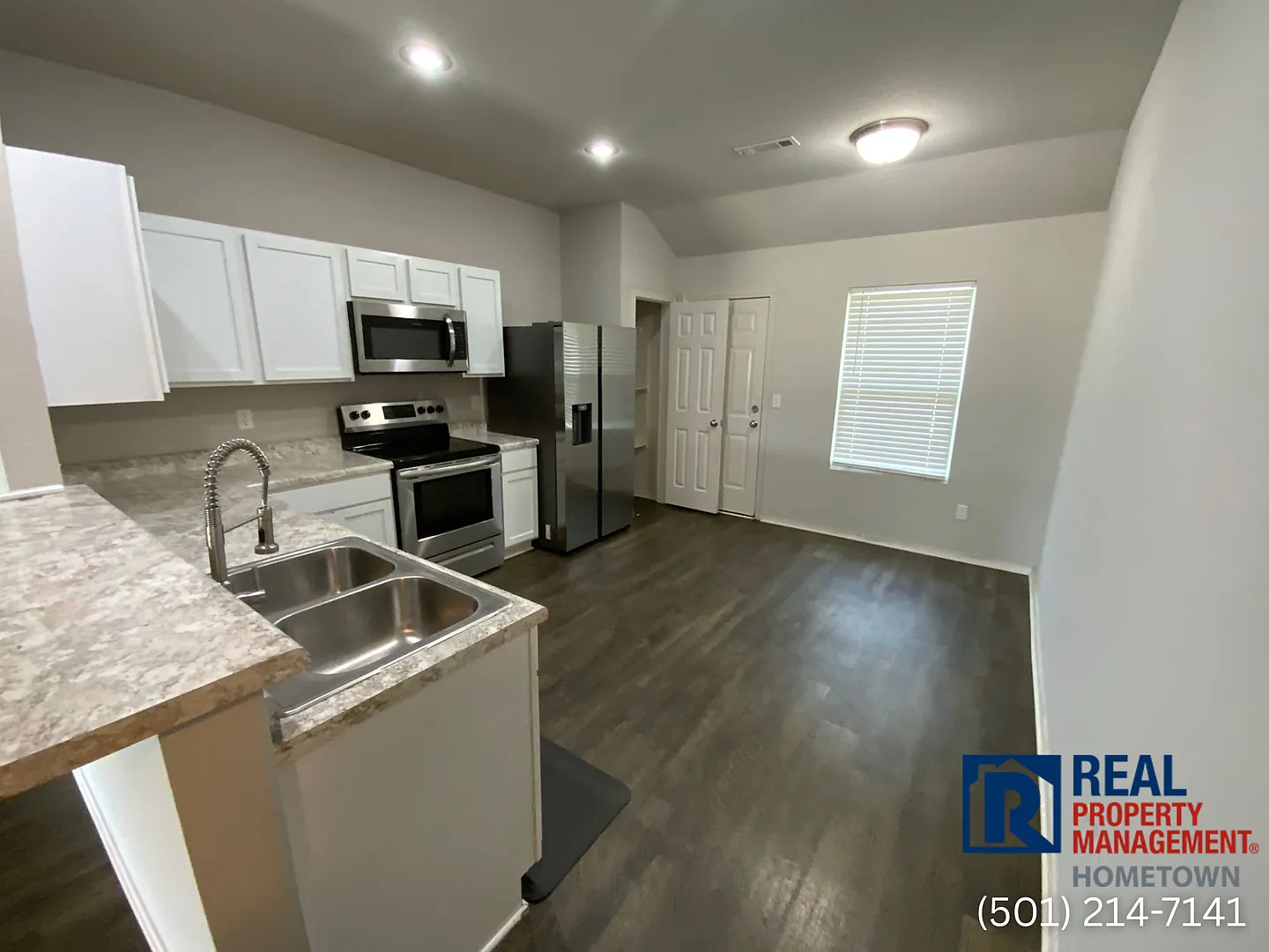 Beautiful 4-Bedroom Home in Bauxite with Spacious Backyard — Photo 3