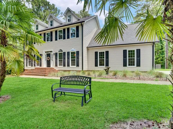 120 Wendover Rd, Greenwood, SC 29649