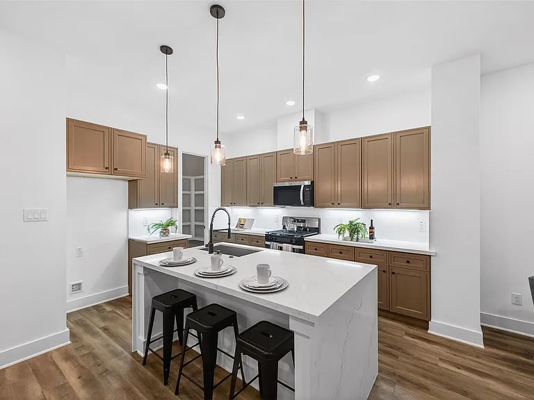 3003A Delano St — Photo 25