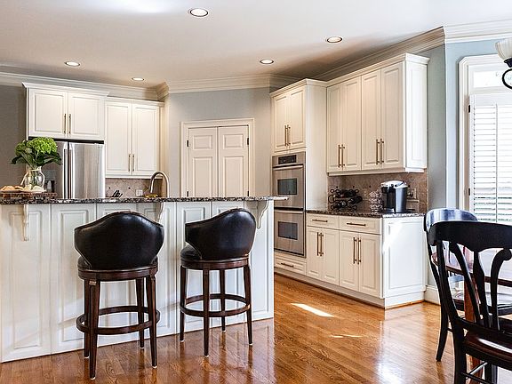 Light and bright kitchen