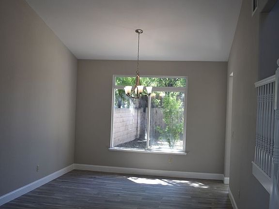 4th image of 2882 Horsetail Dr