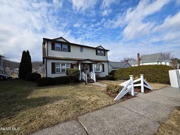 2nd image of 208 23rd Ave