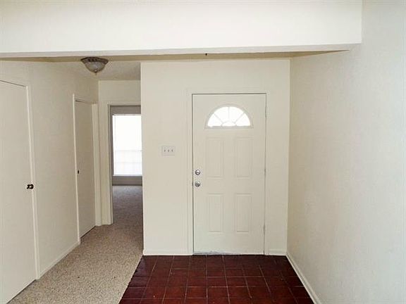 3rd image of 2206 Teakwood Ct
