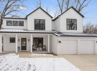 4901 W 70th St, Prairie Village, KS 66208