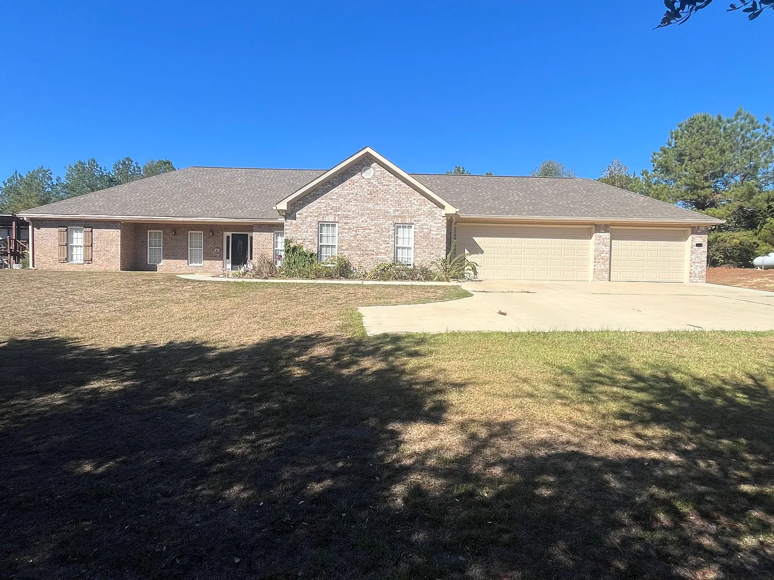 6 bed, 4.5 bath, 3100 sqft, $3,600 — Photo 1