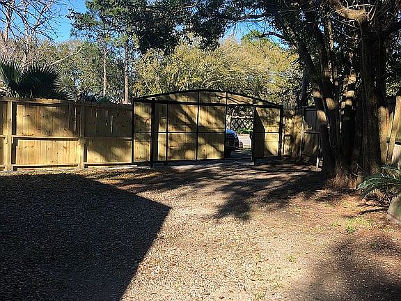 Front gate, provides privacy