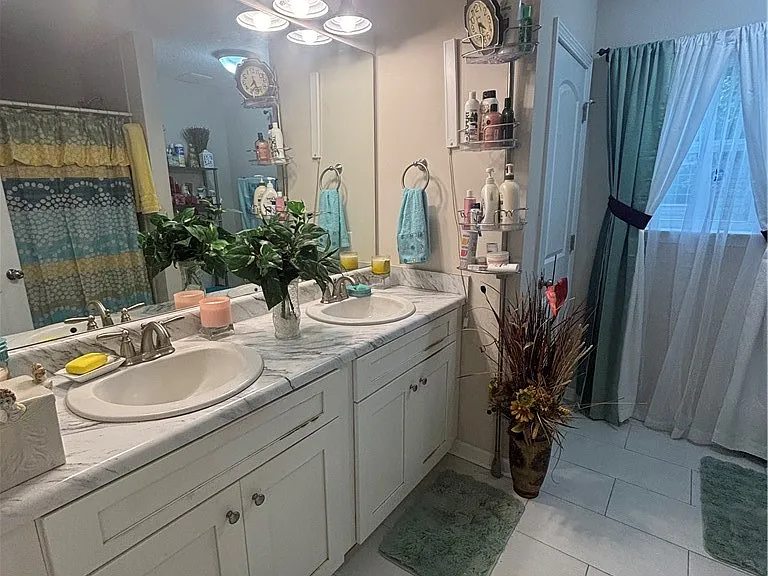 121 Callie Cir — Photo 8