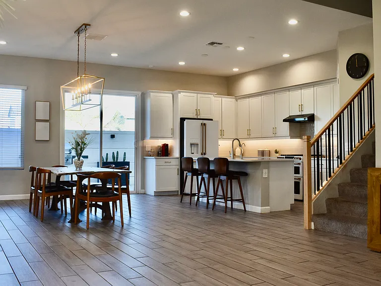4864 E Village Dr — Photo 7