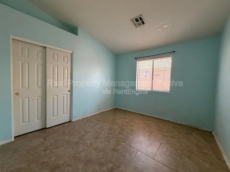 7816 N 54th Ln — Photo 20