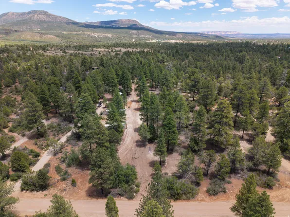295 S White Oak St, Kanab, UT 84758