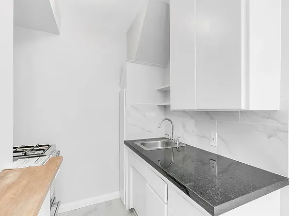 Oakhurst Apartments