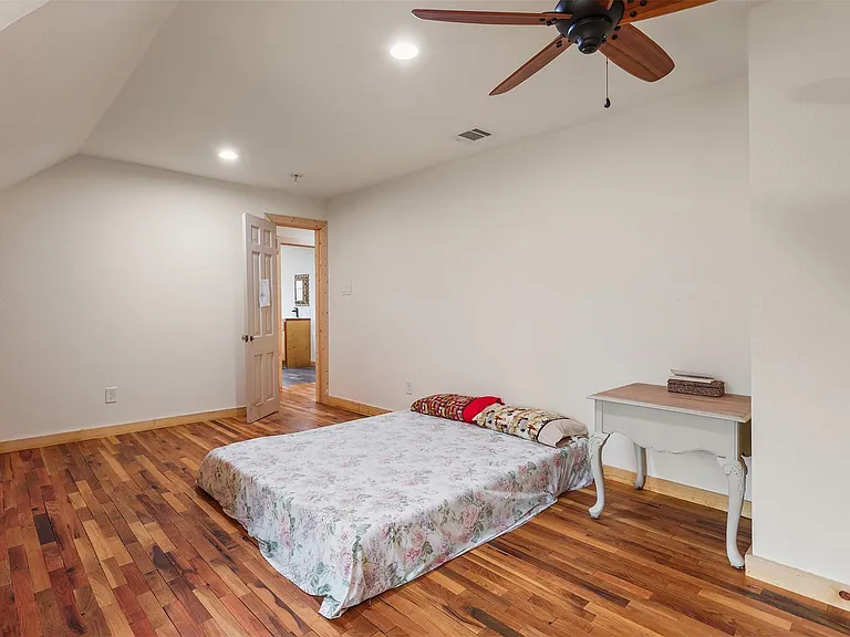 9009 Lazy Ln — Photo 28