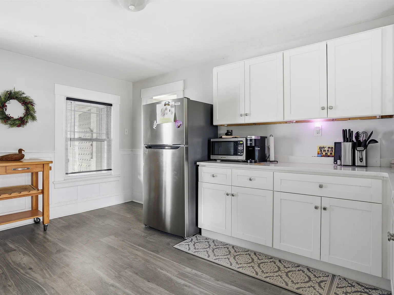 3 bed, 1.0 bath, 1250 sqft, $2,100 — Photo 2