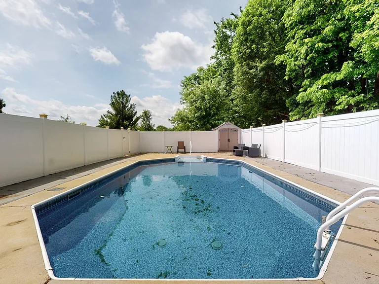 1504 Potter Dr — Photo 31
