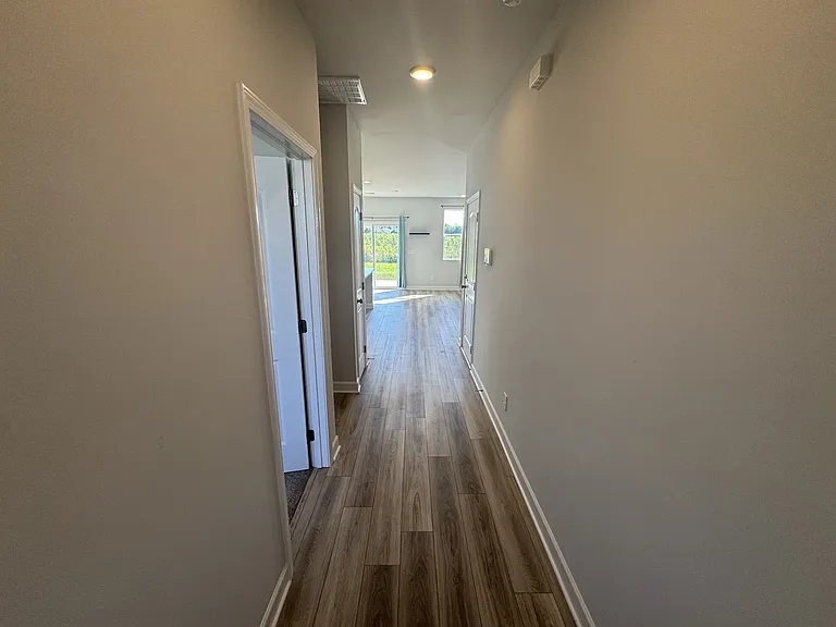 511 Forsberg Ct — Photo 2