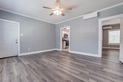 320 W Canty St Photo 1