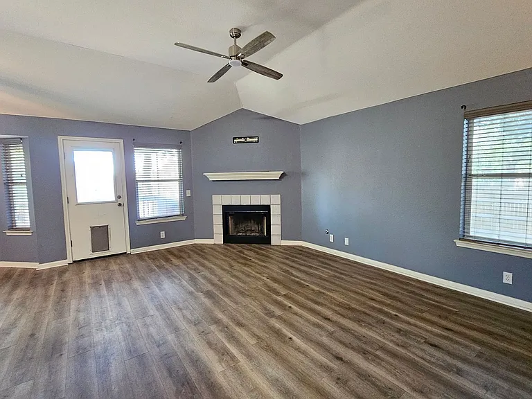 1505 Muledeer Run — Photo 8