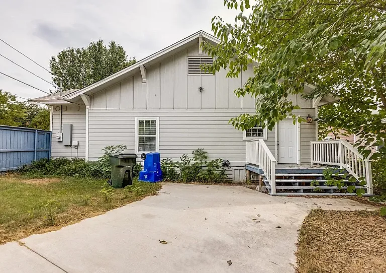 1731 E Chaffin St — Photo 2