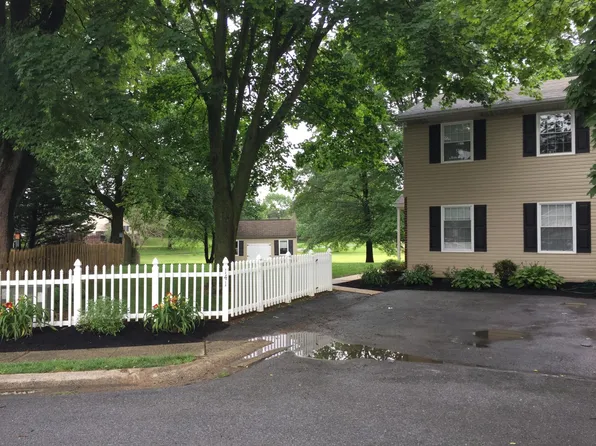 141 Maplewood Ln, Marietta, PA 17547