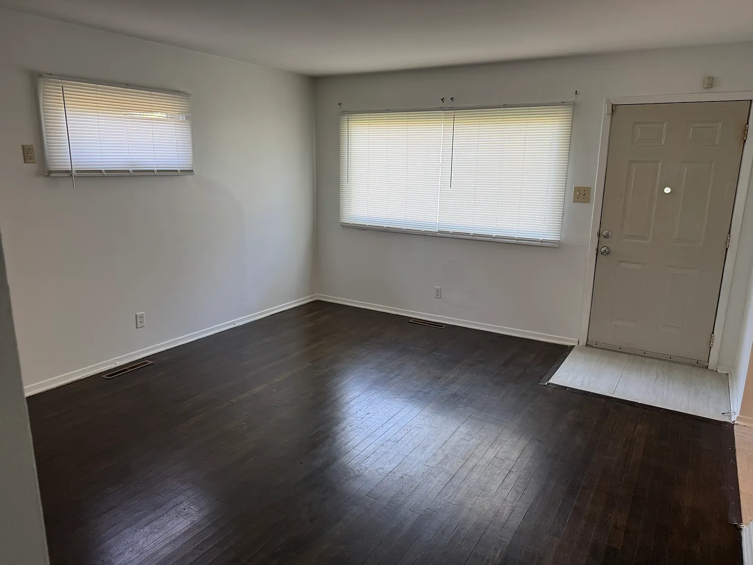 3 bed, 864 sqft, $1,000 — Photo 2
