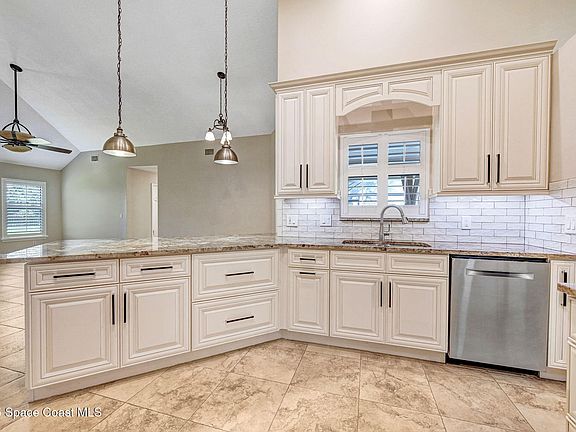 4th image of 922 Spanish Wells Dr