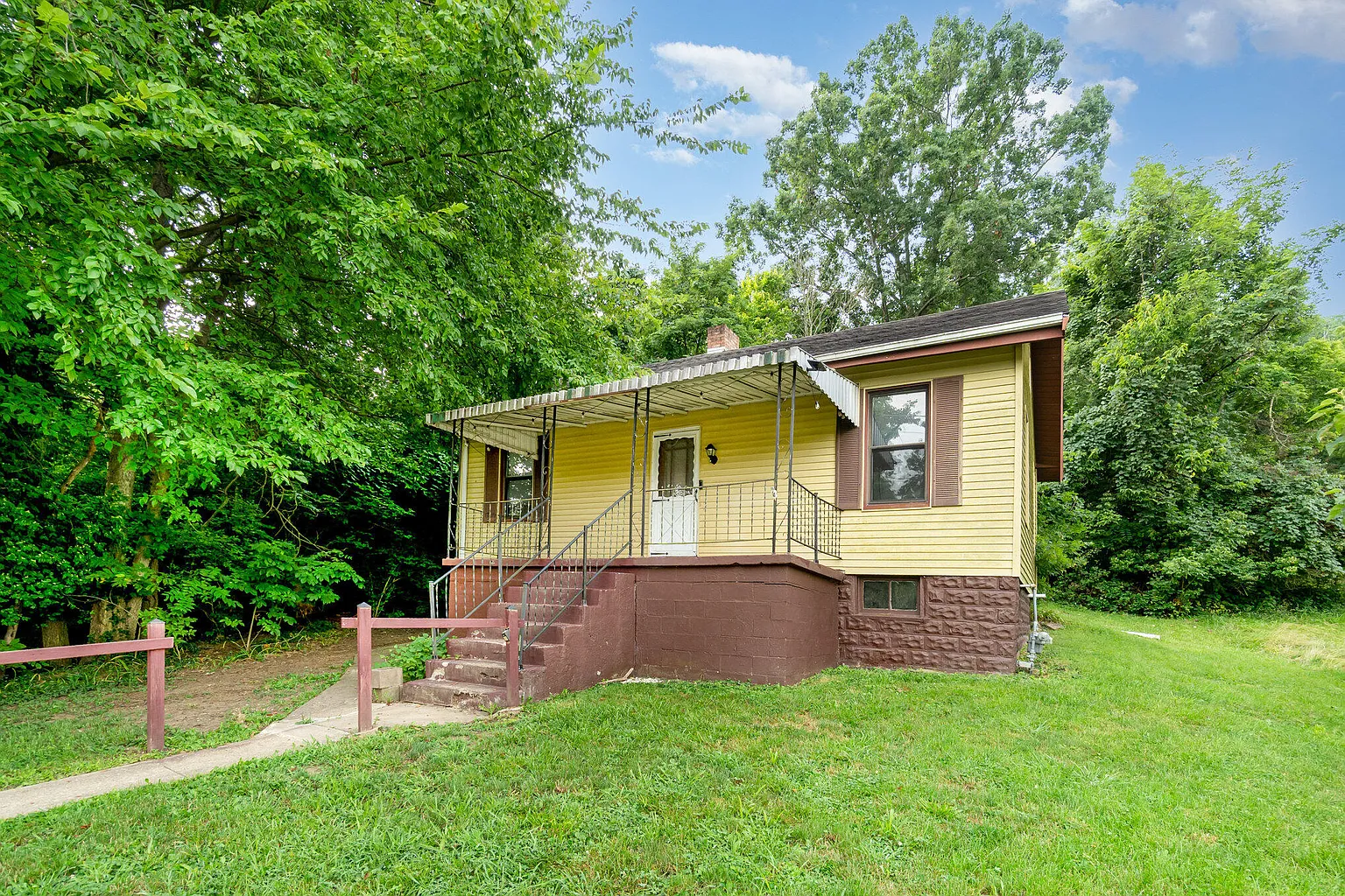 121 Grand Ave photo 1