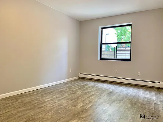 Rented by Batra Group Inc | media 4