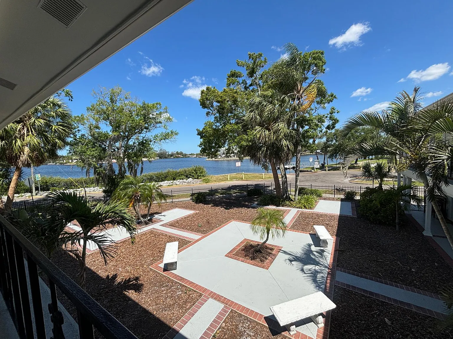 105 S Spring Blvd — Photo 1