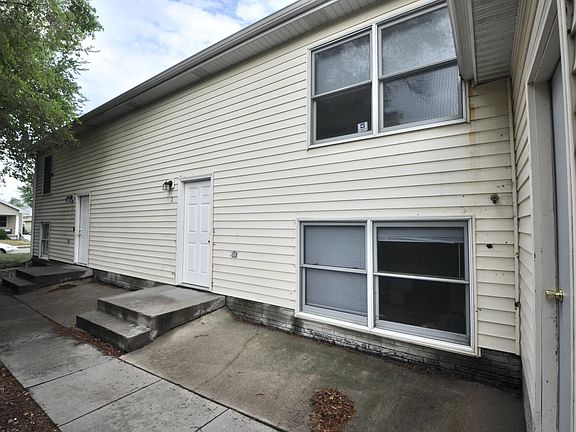 3rd image of 2980 Dudley St #2