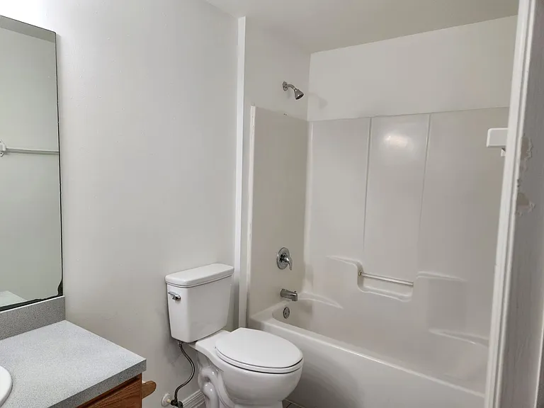 LO 4770-4772 Jordan Ave S — Photo 18