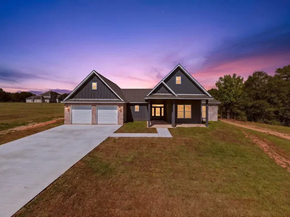17 Leanne Dr, Picayune, MS 39466