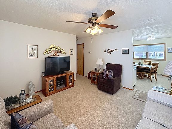 5th image of 906 7th St
