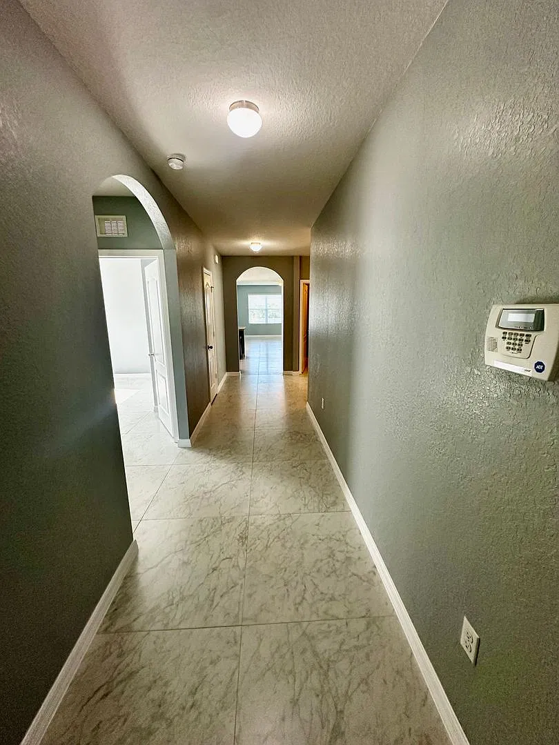 Modern 3-Bedroom, 2-Bathroom Home with Spacious Backyard in Winter Haven! — Photo 3