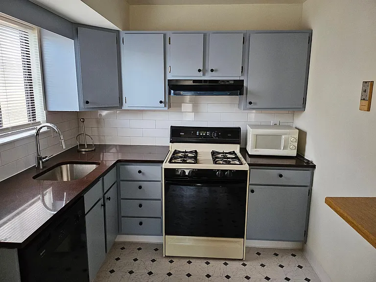 1710 Tracey St #B — Photo 11
