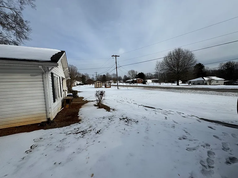 1261 Old Hollow Rd — Photo 2