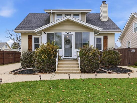 7717 17th AVENUE, Kenosha, WI 53143