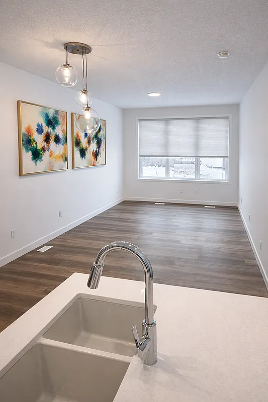 3 bed, 2.5 bath, $2,100 — Photo 2